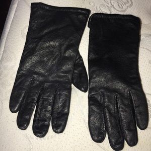 Black 100% leather gloves